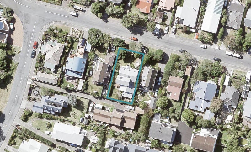15 Miro Street, Eastbourne, Lower Hutt - Carousel 1