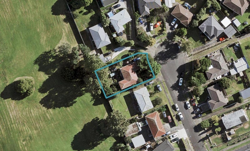 8 Ranger Place, Wattle Downs, Auckland - Carousel 1