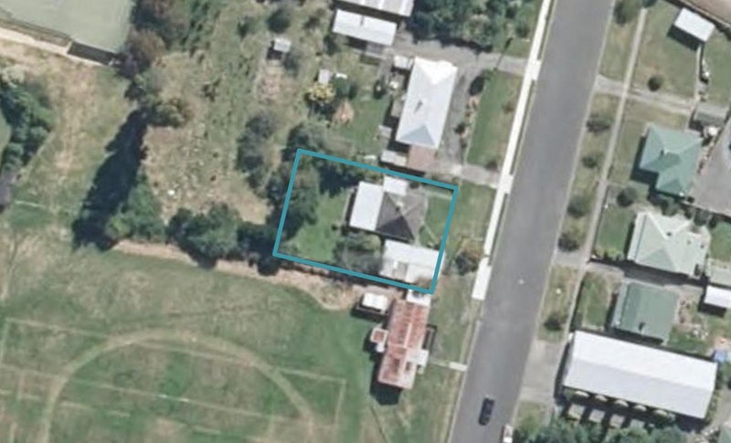 31 Paraekaretu Street, Hunterville - Carousel 1