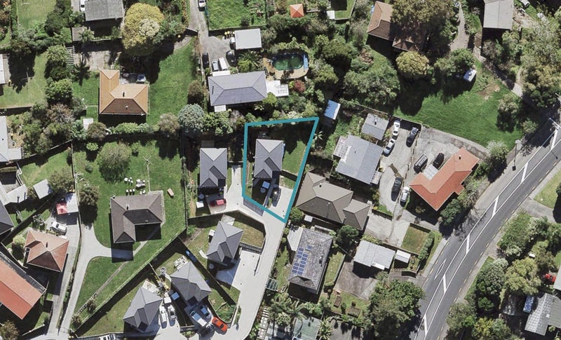 16B Castaing Crescent, Te Atatu South, Auckland - Carousel 1