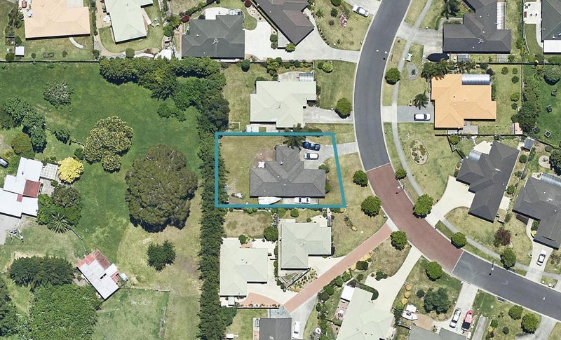 10 McLeod Place, Papamoa Beach, Papamoa - Carousel 1