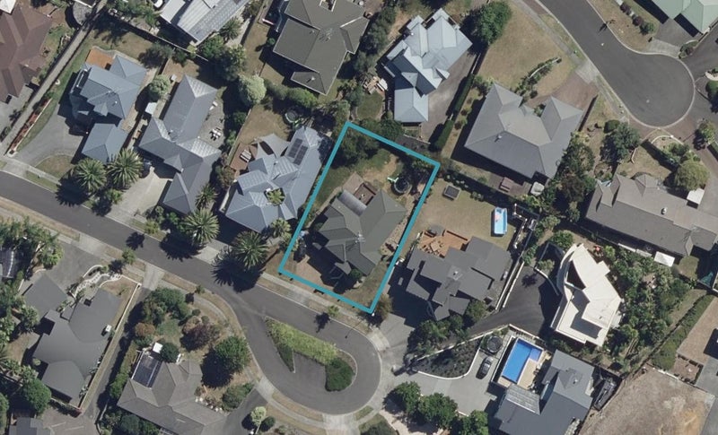 11 Jefferson Heights, Western Heights, Hamilton - Carousel 1