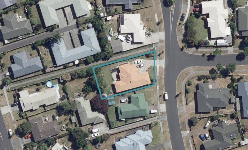 17 Admiral Crescent, Flagstaff, Hamilton - Carousel 1