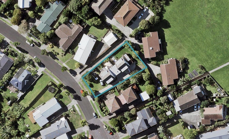2/24 Curacao Place, Half Moon Bay, Auckland - Carousel 1