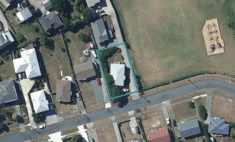 10 Tuki Street, Titahi Bay, Porirua - Carousel 1