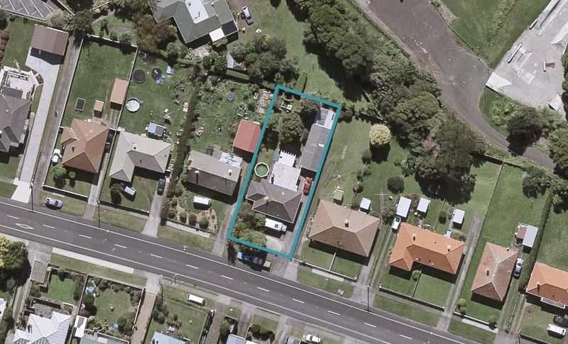 80 Omata Road, Marfell, New Plymouth - Carousel 1