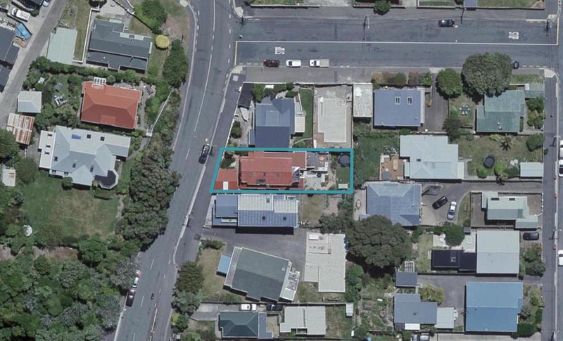 105 Queens Drive, Lyall Bay, Wellington - Carousel 1