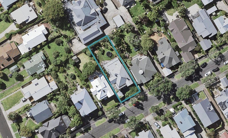 22 Ascot Avenue, Narrow Neck, Auckland - Carousel 1