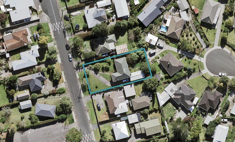 44 Neil Avenue, Te Atatu Peninsula, Auckland - Carousel 1