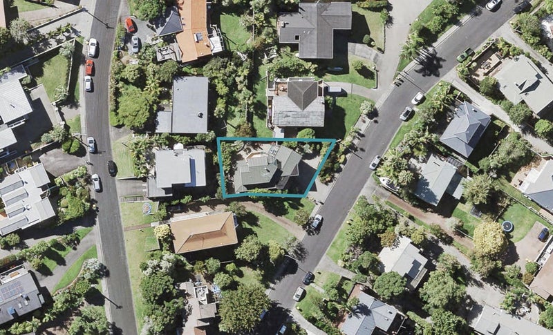 9 Rossmore Terrace, Murrays Bay, Auckland - Carousel 1