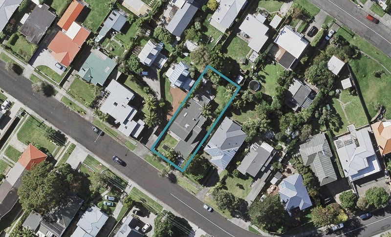 16 Creamer Avenue, Belmont, Auckland - Carousel 1
