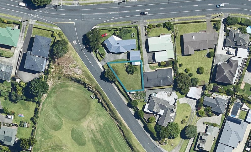 35 Crescent Road, OTUMOETAI, TAURANGA - Carousel 1