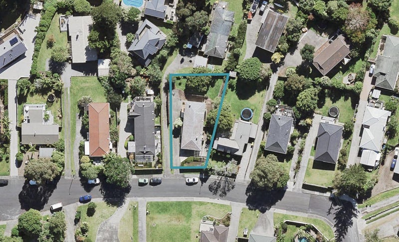 2/25 Mayall Avenue, Beach Haven, Auckland - Carousel 1