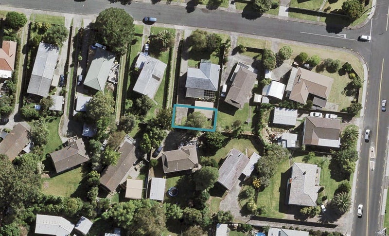 57D Larissa Avenue, Henderson, Auckland - Carousel 1