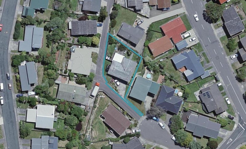 8 Malaghan Grove, Johnsonville, Wellington - Carousel 1