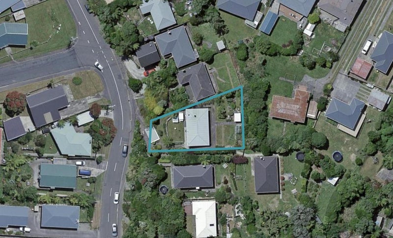 65 Salford Street, Newlands, Wellington - Carousel 1