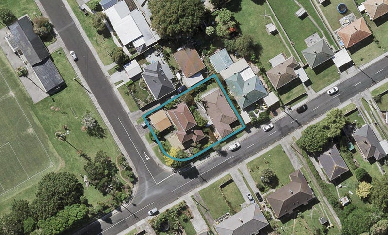 62 Roberts Avenue, Bayswater, Auckland - Carousel 1
