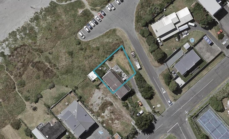 2 Te Moana Road, Waikanae Beach, Waikanae - Carousel 1