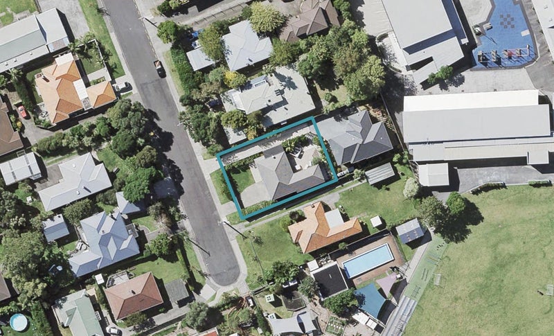 9 Harrison Avenue, Belmont, Auckland - Carousel 1