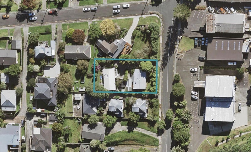 2/40 Woodside Avenue, Northcote, Auckland - Carousel 1