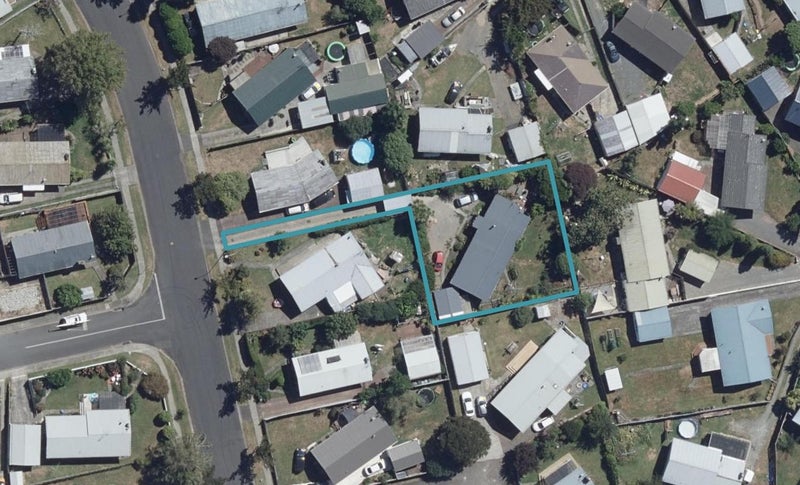 18 Rhonda Avenue, Deanwell, Hamilton - Carousel 1