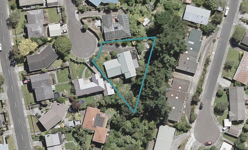 15 Ecclesfield Grove, Silverstream, Upper Hutt - Carousel 1