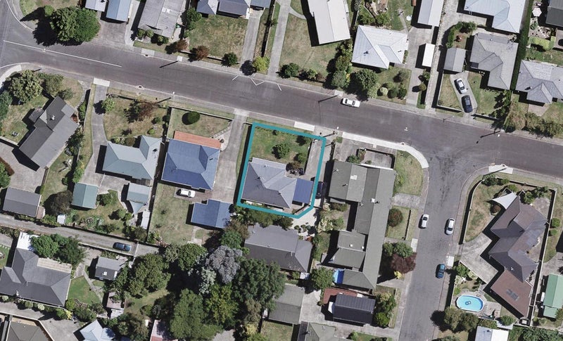 44 Warwick Crescent, Taradale, Napier - Carousel 1