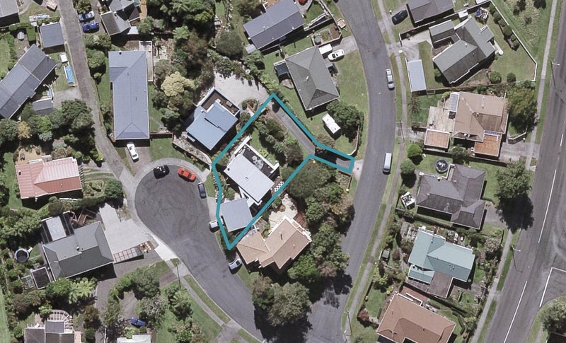 8 Caledonia Place, Highlands Park, New Plymouth - Carousel 1