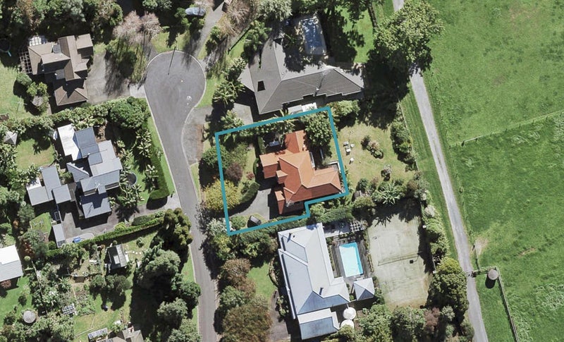 11 Birchwood Grove, Greenhithe, Auckland - Carousel 1