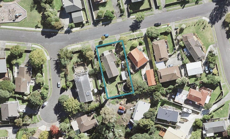 38 Topliss Drive, Northcross, Auckland - Carousel 1