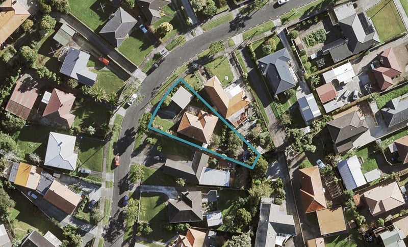 12 Netherton Street, New Windsor, Auckland - Carousel 1