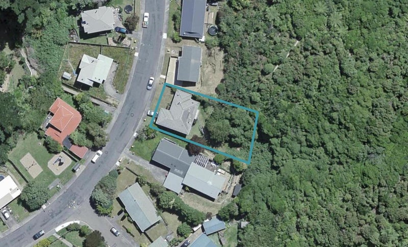 65 Hazlewood Avenue, Karori, Wellington - Carousel 1