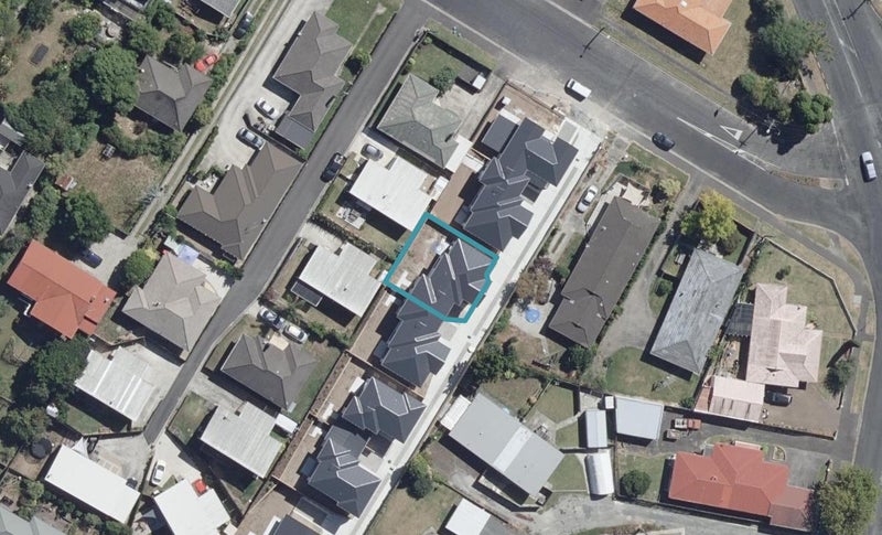 2/7 Carey Street, Maeroa, Hamilton - Carousel 1