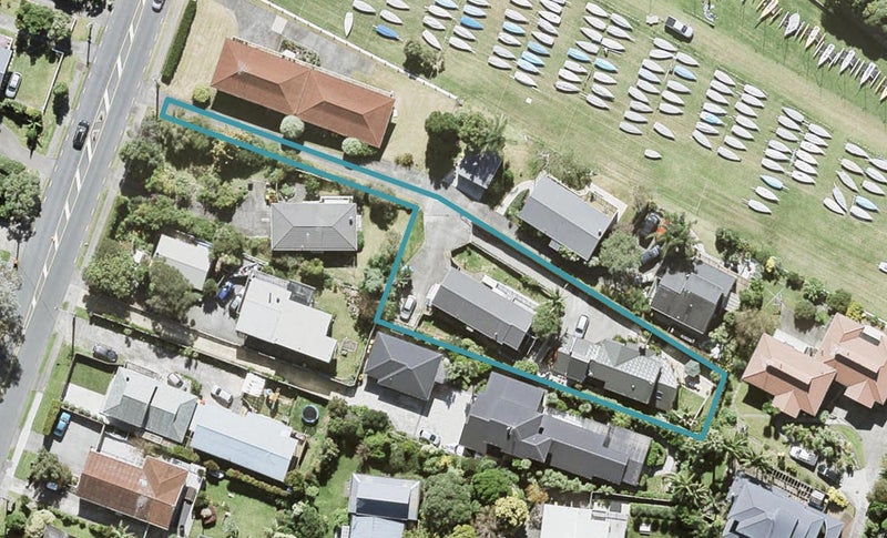 2/99 Deep Creek Road, Waiake, Auckland - Carousel 1