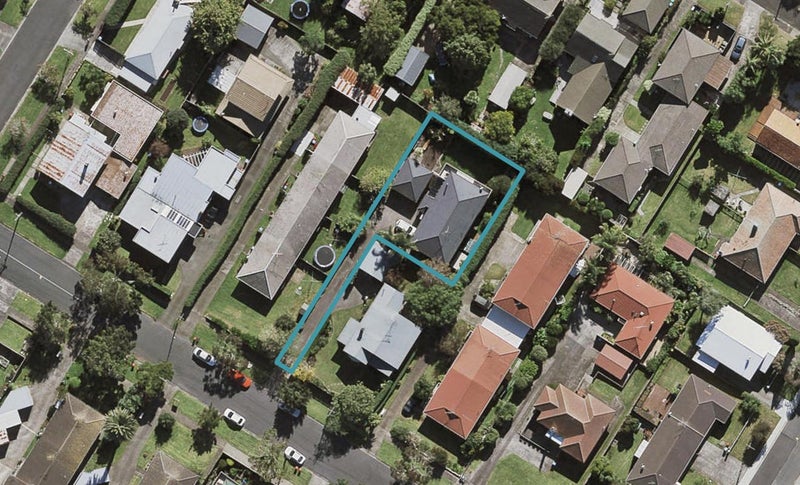 21A Tawhiri Road, One Tree Hill, Auckland - Carousel 1