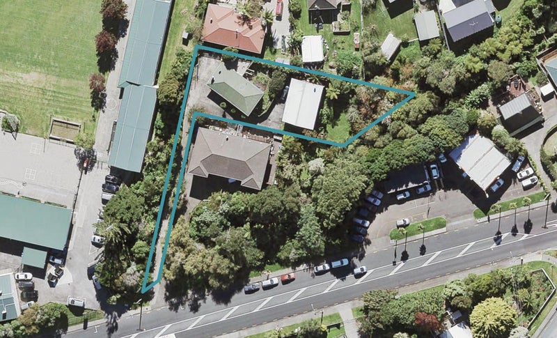 1/129 Godley Road, Green Bay, Auckland - Carousel 1