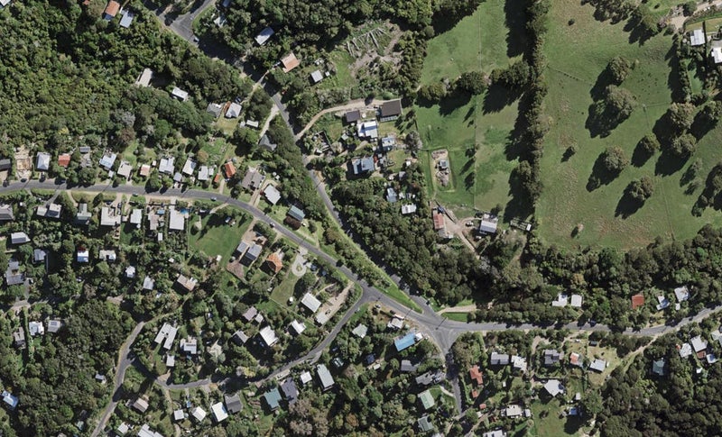 121 Queens Drive, Oneroa, Waiheke Island - Carousel 1