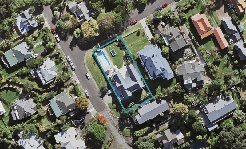 9 Maunganui Road, Birkenhead, Auckland - Carousel 1