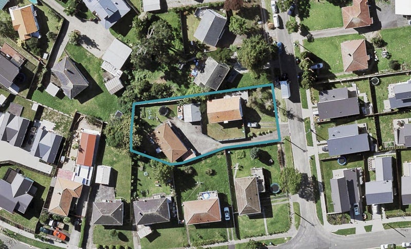 4 Hurstwood Place, Glen Innes, Auckland - Carousel 1