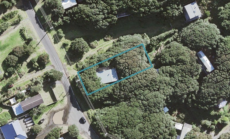 15 North Piha Road, Piha, Piha - Carousel 1