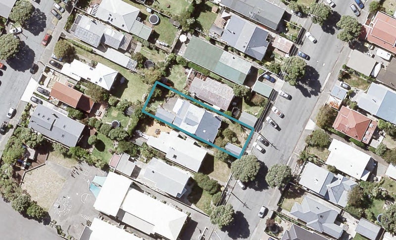 70 Oroua Street, Eastbourne, Lower Hutt - Carousel 1
