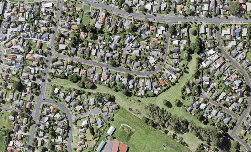26 Weybridge Crescent, Glen Innes, Auckland - Carousel 1