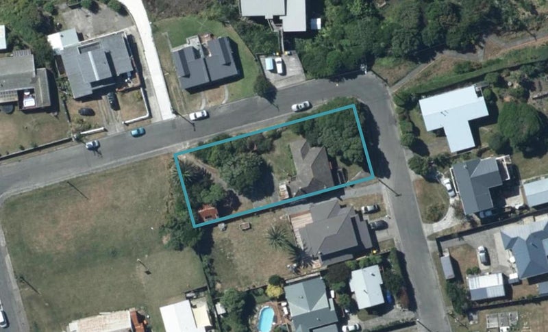 6 Mataiwhetu Street, Takapuwahia, Porirua - Carousel 1