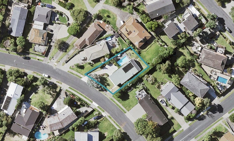 9 Charles Dickens Drive, Mellons Bay, Auckland - Carousel 1