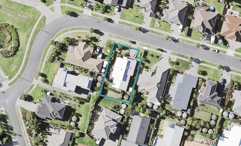18 Pine Harbour Parade, Beachlands, Auckland - Carousel 1