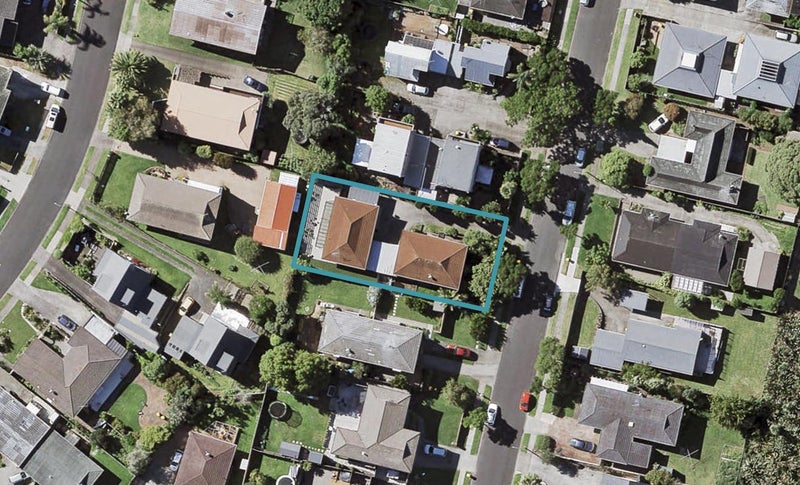 2/13 Imogene Way, Half Moon Bay, Auckland - Carousel 1