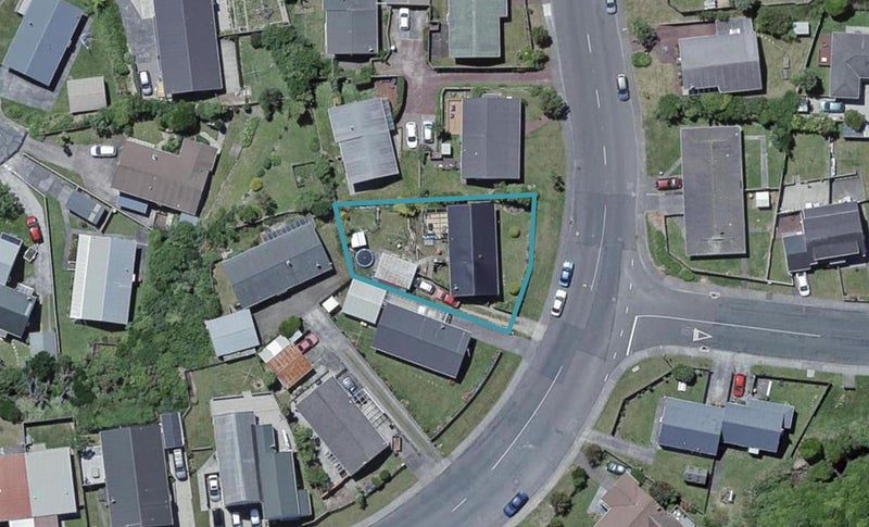 77 Horokiwi Road West, Newlands, Wellington - Carousel 1