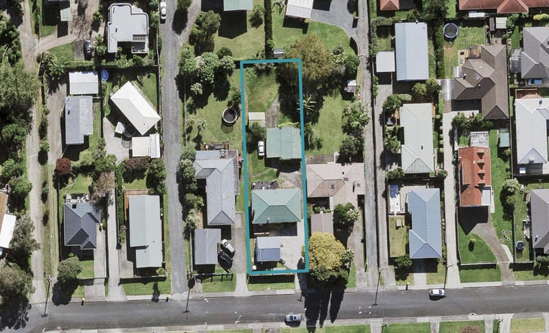 13 Tawa Road, Te Atatu Peninsula, Auckland - Carousel 1