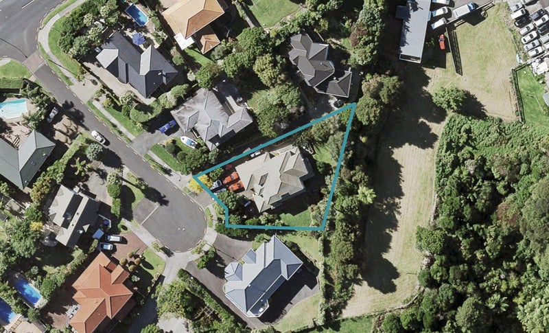 8 Ramoana Mews, Shelly Park, Auckland - Carousel 1