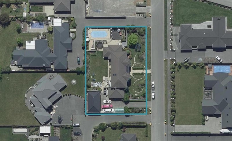 10 Queenswood Gardens, Mairehau, Christchurch - Carousel 1